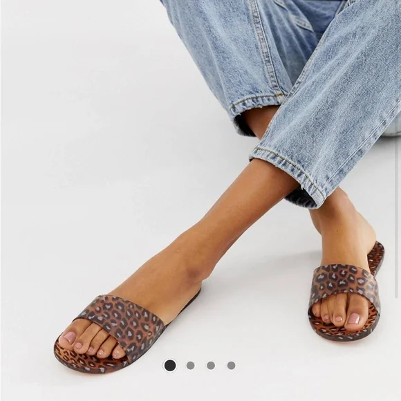 Leopard Slides 🩴 - Picture 4 of 6